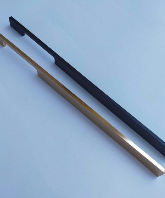 500mm aluminium surface cabinet handle matte black and brass champagne 1